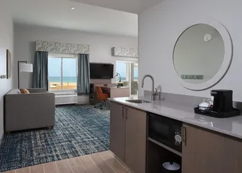 Hampton Inn & Suites Manistee Waterfront hotel thumbnail 5