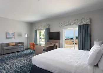 Hampton Inn & Suites Manistee Waterfront hotel thumbnail 6