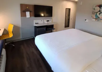 Microtel Inn & Suites by Wyndham Milford hotel thumbnail 3