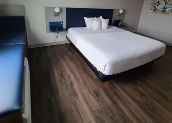 Microtel Inn & Suites by Wyndham Milford hotel thumbnail 8