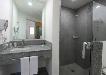 One Guadalajara Periférico Poniente hotel thumbnail 8