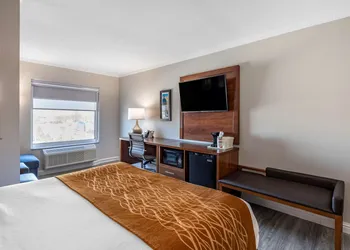 Comfort Suites St. Louis - Sunset Hills hotel thumbnail 7
