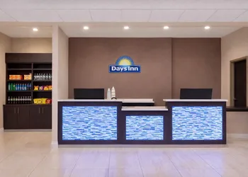 Days Inn & Suites by Wyndham Tomball/Houston NW hotel thumbnail 3