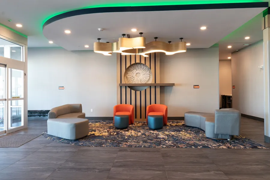 La Quinta Inn & Suites by Wyndham San Antonio Seaworld/LAFB hotel detail image 2