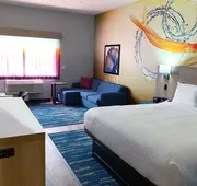 La Quinta Inn & Suites by Wyndham San Antonio Seaworld/LAFB hotel detail image 5