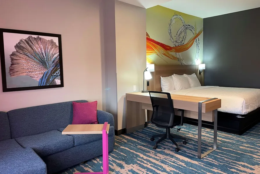 La Quinta Inn & Suites by Wyndham San Antonio Seaworld/LAFB hotel detail image 6