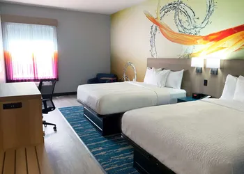 La Quinta Inn & Suites by Wyndham San Antonio Seaworld/LAFB hotel thumbnail 7