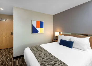 Microtel Inn & Suites by Wyndham Farmington hotel thumbnail 6