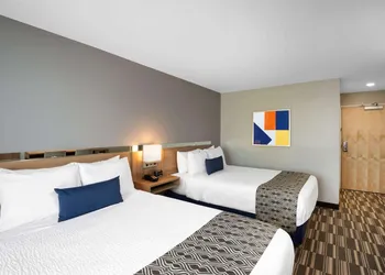 Microtel Inn & Suites by Wyndham Farmington hotel thumbnail 8