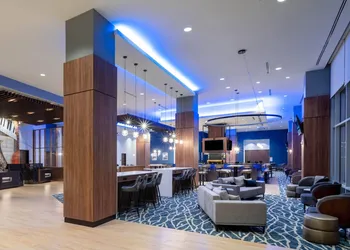 La Quinta Inn & Suites by Wyndham Nashville Downtown / Stadium hotel thumbnail 2