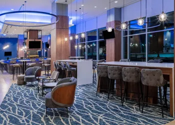 La Quinta Inn & Suites by Wyndham Nashville Downtown / Stadium hotel thumbnail 3
