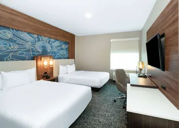 La Quinta Inn & Suites by Wyndham Nashville Downtown / Stadium hotel thumbnail 6
