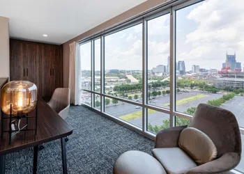 La Quinta Inn & Suites by Wyndham Nashville Downtown / Stadium hotel thumbnail 8