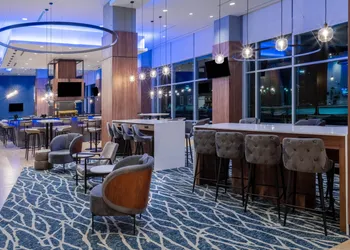La Quinta Inn & Suites by Wyndham Nashville Downtown / Stadium hotel thumbnail 3