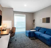 La Quinta Inn & Suites by Wyndham Nashville Downtown / Stadium hotel detail image 5