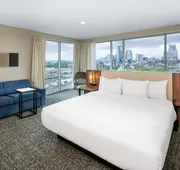 La Quinta Inn & Suites by Wyndham Nashville Downtown / Stadium hotel detail image 7