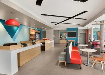 avid hotel Macon North by IHG hotel thumbnail 3