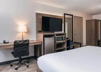 Comfort Suites Kingston Central hotel thumbnail 6