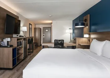 Comfort Suites Kingston Central hotel thumbnail 8