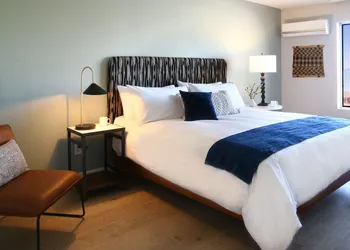 Azure Palm Hot Springs hotel thumbnail 6