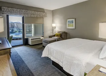 Hampton Inn & Suites San Jose Airport hotel thumbnail 4
