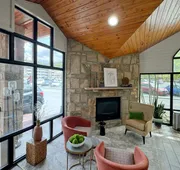Howard Johnson by Wyndham Downtown Gatlinburg hotel detail image 4