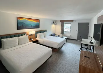 Howard Johnson by Wyndham Downtown Gatlinburg hotel thumbnail 5