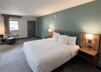Howard Johnson by Wyndham Downtown Gatlinburg hotel thumbnail 6