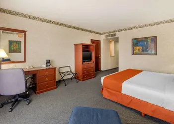 Quality Inn Monterrey La Fe hotel thumbnail 8