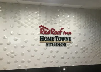 HomeTowne Studios by Red Roof Bordentown - McGuire AFB hotel thumbnail 5
