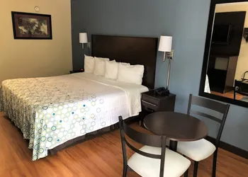 HomeTowne Studios by Red Roof Bordentown - McGuire AFB hotel thumbnail 7