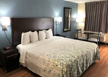 HomeTowne Studios by Red Roof Bordentown - McGuire AFB hotel thumbnail 8