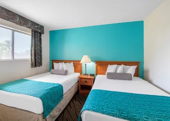 Howard Johnson Suites by Wyndham San Diego Chula Vista/BayFt hotel thumbnail 4
