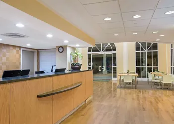 La Quinta Inn & Suites by Wyndham Sunrise hotel thumbnail 4