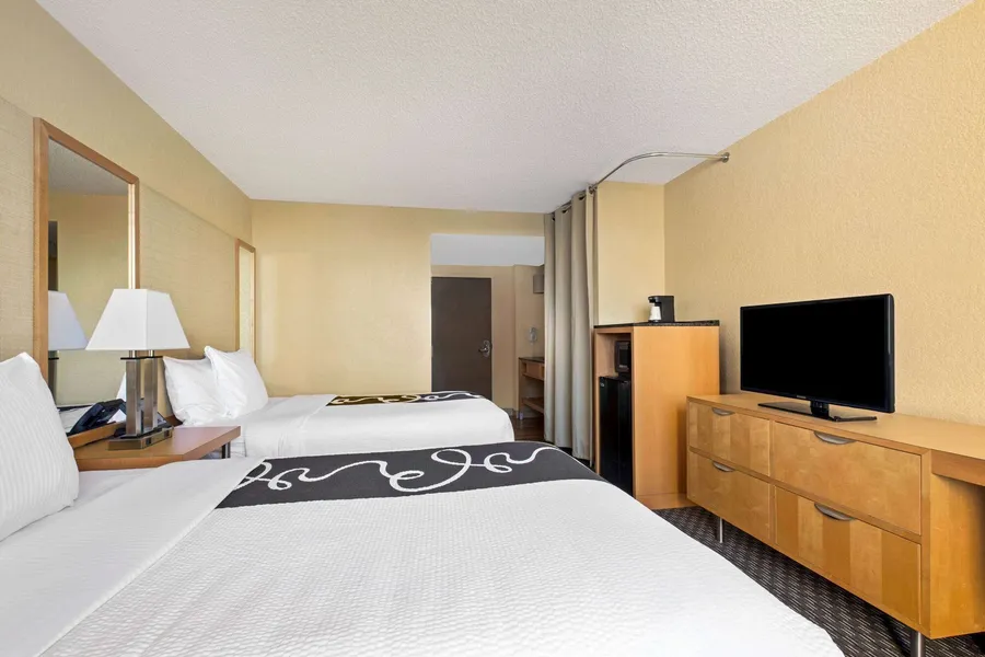 La Quinta Inn & Suites by Wyndham Sunrise hotel detail image 6