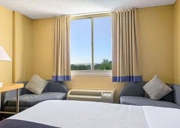 La Quinta Inn & Suites by Wyndham Sunrise hotel thumbnail 7
