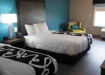 La Quinta Inn & Suites by Wyndham West Memphis hotel thumbnail 5