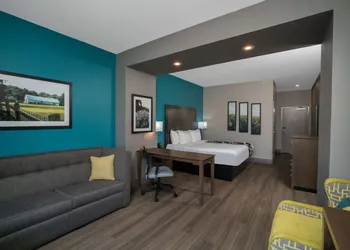 La Quinta Inn & Suites by Wyndham West Memphis hotel thumbnail 8
