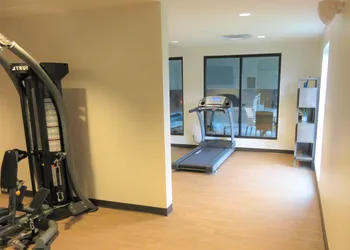 Comfort Suites Grandview - Kansas City hotel thumbnail 5