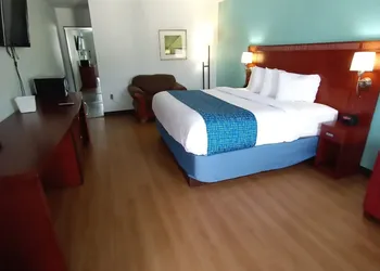Travelodge by Wyndham Petersburg hotel thumbnail 6
