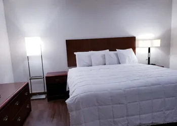 Clear Lakes Inn hotel thumbnail 4