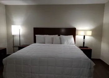 Clear Lakes Inn hotel thumbnail 5