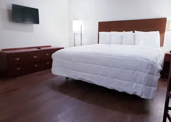 Clear Lakes Inn hotel thumbnail 6