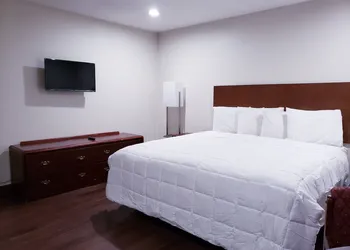 Clear Lakes Inn hotel thumbnail 7