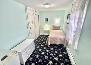 Quaker Inn hotel thumbnail 2