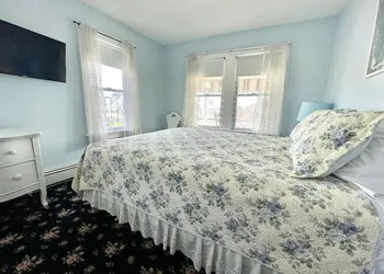 Quaker Inn hotel thumbnail 3