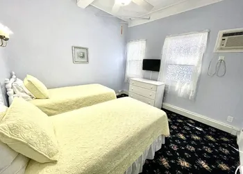 Quaker Inn hotel thumbnail 5