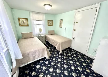 Quaker Inn hotel thumbnail 6