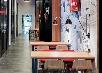 citizenM Los Angeles Downtown hotel thumbnail 2