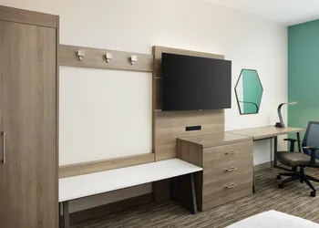 HOLIDAY INN EXPRESS & SUITES GULF BREEZE - PENSACOLA AREA by IHG hotel thumbnail 8